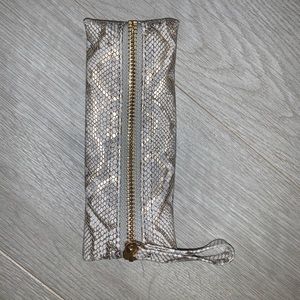 Kelly Wynne Purse Privacy Pouch